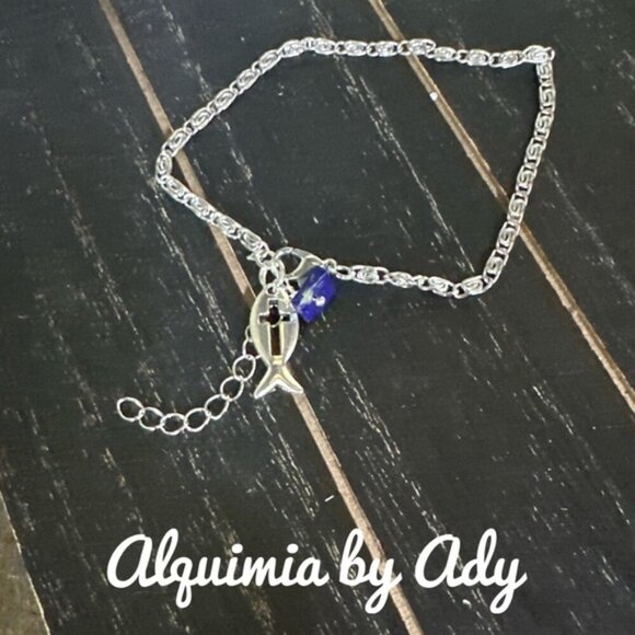 Charm adorned bracelet with lapis lazuli - Picture 1 of 2